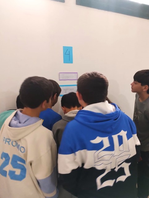 ¡Sala de escape en la escuela! ¡Sala de escape en la escuela!