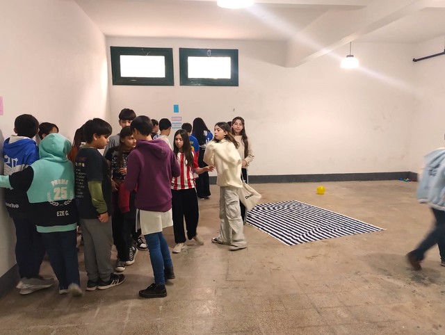 ¡Sala de escape en la escuela! ¡Sala de escape en la escuela!