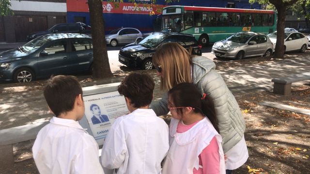 Visita a la Plaza Islas Malvinas Visita a la Plaza Islas Malvinas