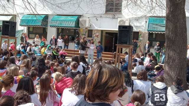 Feliz día a nuestras maestras y maestros Feliz día a nuestras maestras y maestros