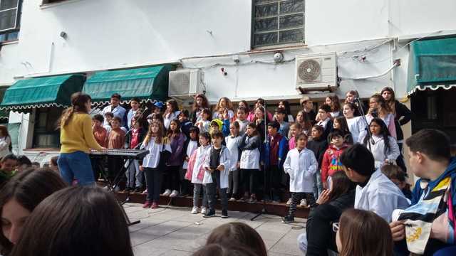 Feliz día a nuestras maestras y maestros Feliz día a nuestras maestras y maestros